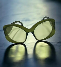 Load image into Gallery viewer, Sunglasses Green on Green Cat-Eyes