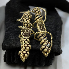 Load image into Gallery viewer, Earrings "Vanilla Chocolate Grapevine"