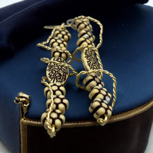 Load image into Gallery viewer, Earrings "Vanilla Chocolate Grapevine"