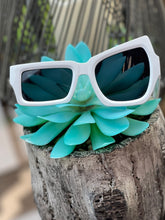 Load image into Gallery viewer, Sunglasses Trendy Retro Frame
