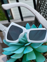 Load image into Gallery viewer, Sunglasses Trendy Retro Frame
