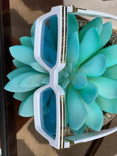Load image into Gallery viewer, Sunglasses Oversized Squares
