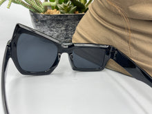Load image into Gallery viewer, Sunglasses Trendy Retro Frame
