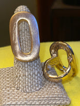 Load image into Gallery viewer, Ring  Hollow Oblong
