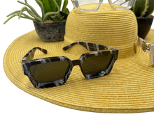 Load image into Gallery viewer, Sunglasses Oversized Marbled Square Frames
