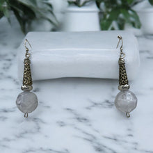 Load image into Gallery viewer, Earrings Spherical Ice Cubes
