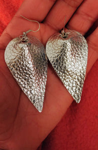 Metallic Silver Grain Leather Teardrops Silver Plated Fish Hooks
