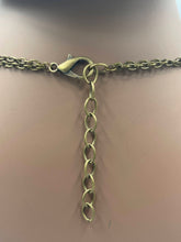 Load image into Gallery viewer, Necklace Hammered Geometric Disc
