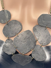 Load image into Gallery viewer, Necklace Hammered Geometric Disc
