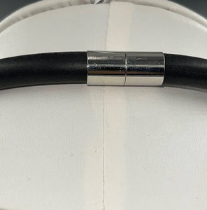 Necklace Rolled Rubber Geometric Center Piece